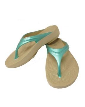 geometric pattern slip-on thong-strap flip-flops