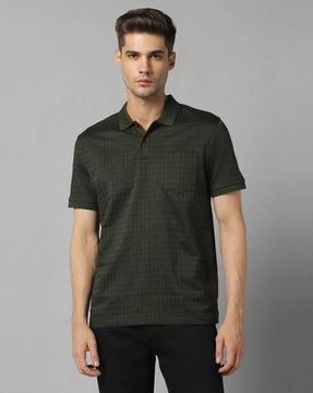 geometric print polo t-shirt with patch pocket