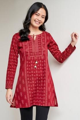 geometric print polyester round neck women's tunic - maroon