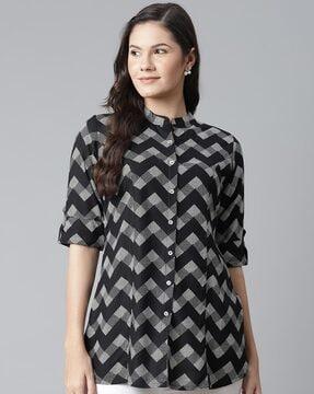 geometric print roll-up sleeves top