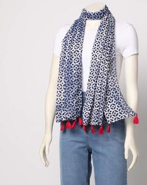 geometric print scarf with tassels