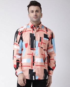 geometric print shirt with patch pocket