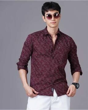 geometric print shirt with patch pocket