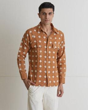 geometric print shirt with patch pockets