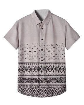 geometric print shirt with short sleeves