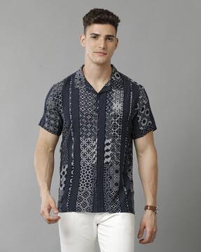 geometric print shirt with short sleeves