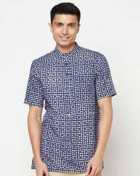 geometric print short kurta with patch pocket