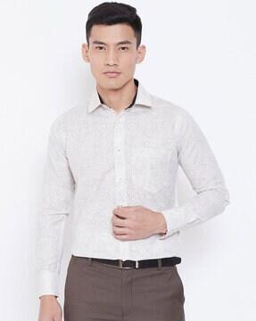 geometric print slim fit shirt with patch pocket