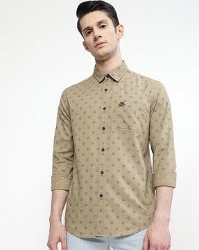 geometric print slim fit shirt with patch pocket