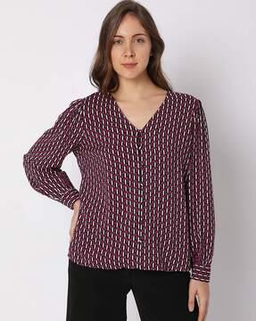 geometric print slim fit v-neck top