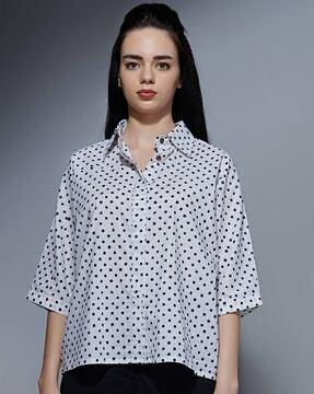 geometric print spread-collar top