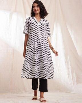 geometric print straight kurta with insert pocket