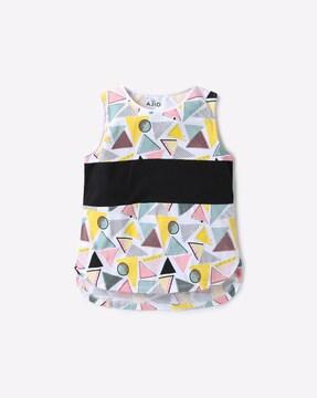 geometric print top with high-low hem