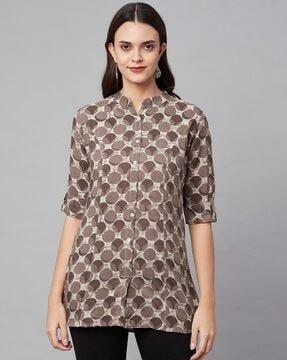 geometric print top with roll-up sleeves