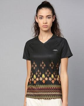 geometric print v-neck t-shirt