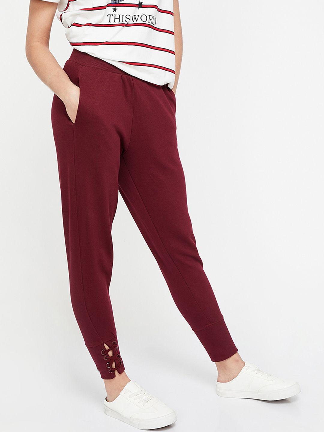 ginger by lifestyle women burgundy regular fit solid peg trousers