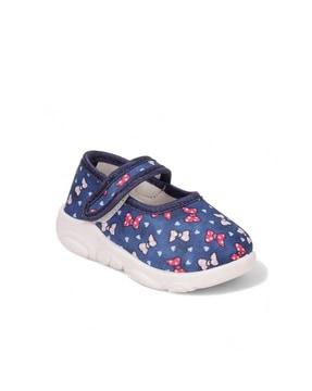 girls casual shoes with velcro fastening