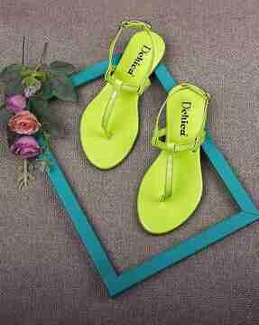 girls thong-strap flat-sandals with buckle closure