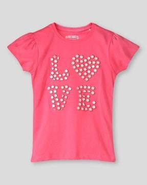girls typography embossed regular fit t-shirt