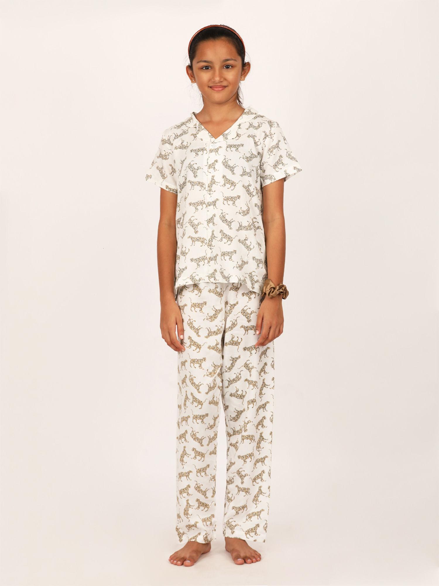 girls white aop print nightsuit (set of 2)