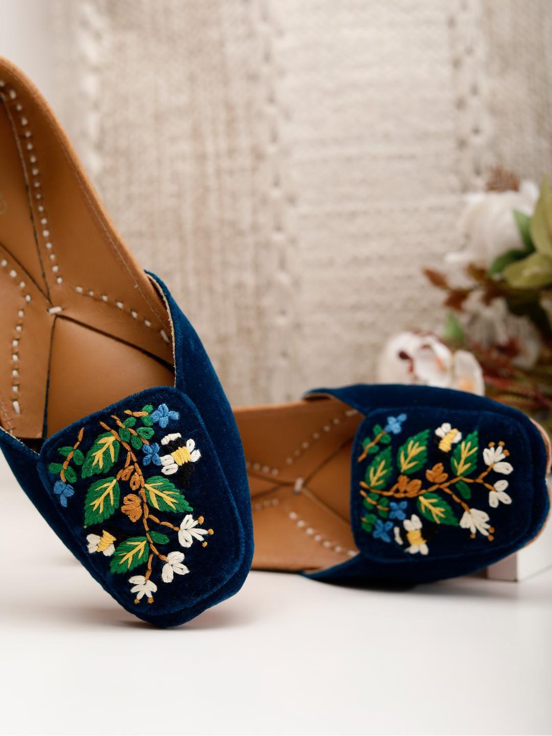 glam story embroidered velvet slip-on mojaris