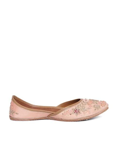 glam story women's peach ethnic juttis