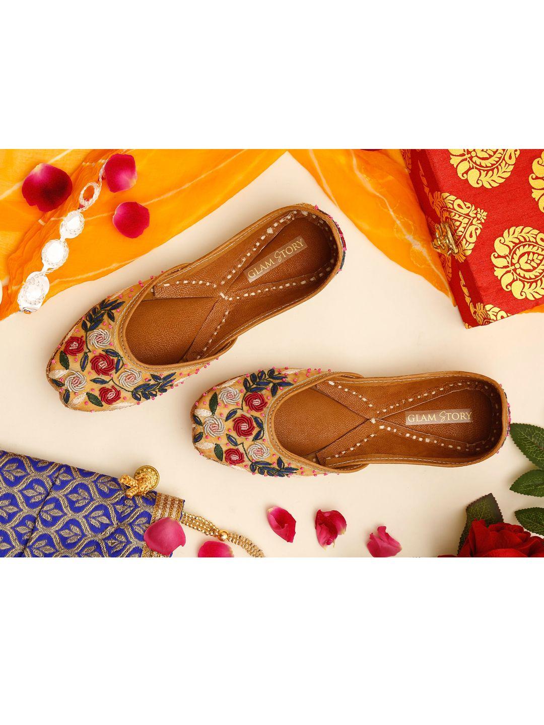 glam story women cream-coloured embellished leather ethnic flats