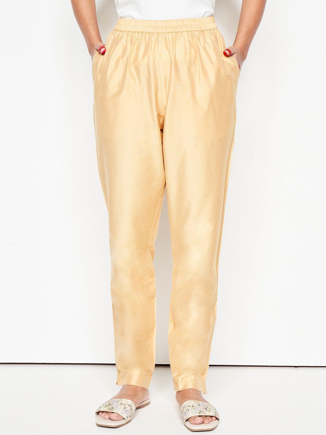 global desi women mid-rise tapered fit trousers