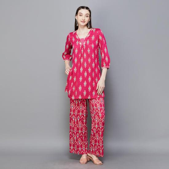 global desi women motif printed straight kurti set