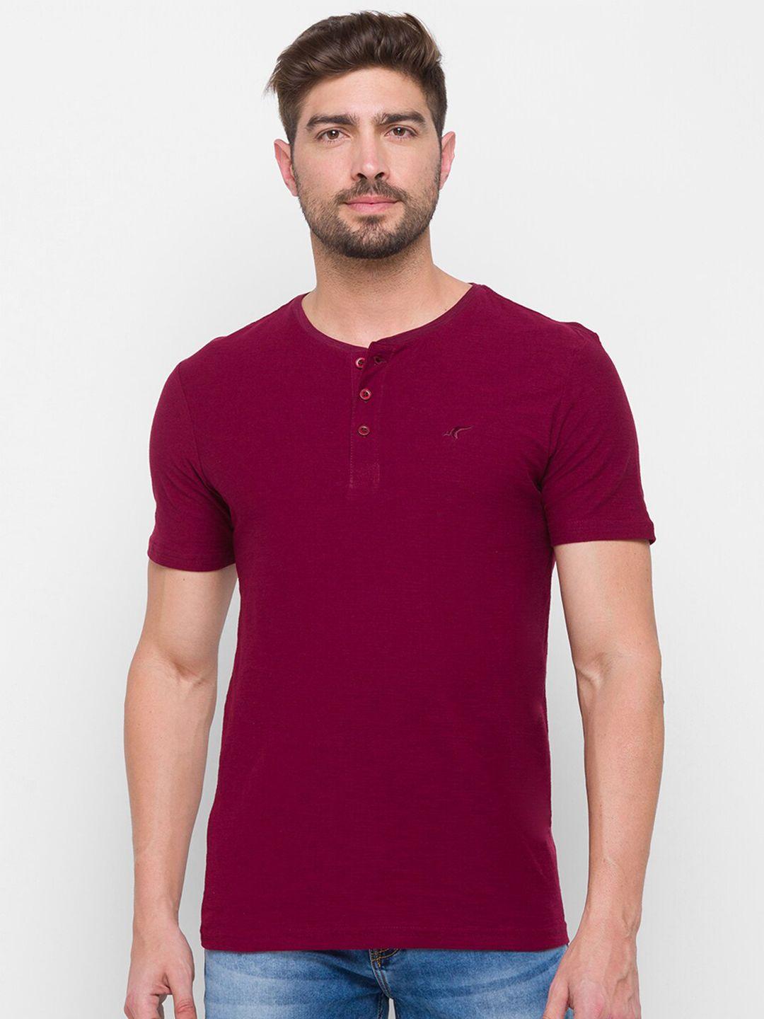 globus men burgundy solid henley neck pure cotton slim fit t-shirt