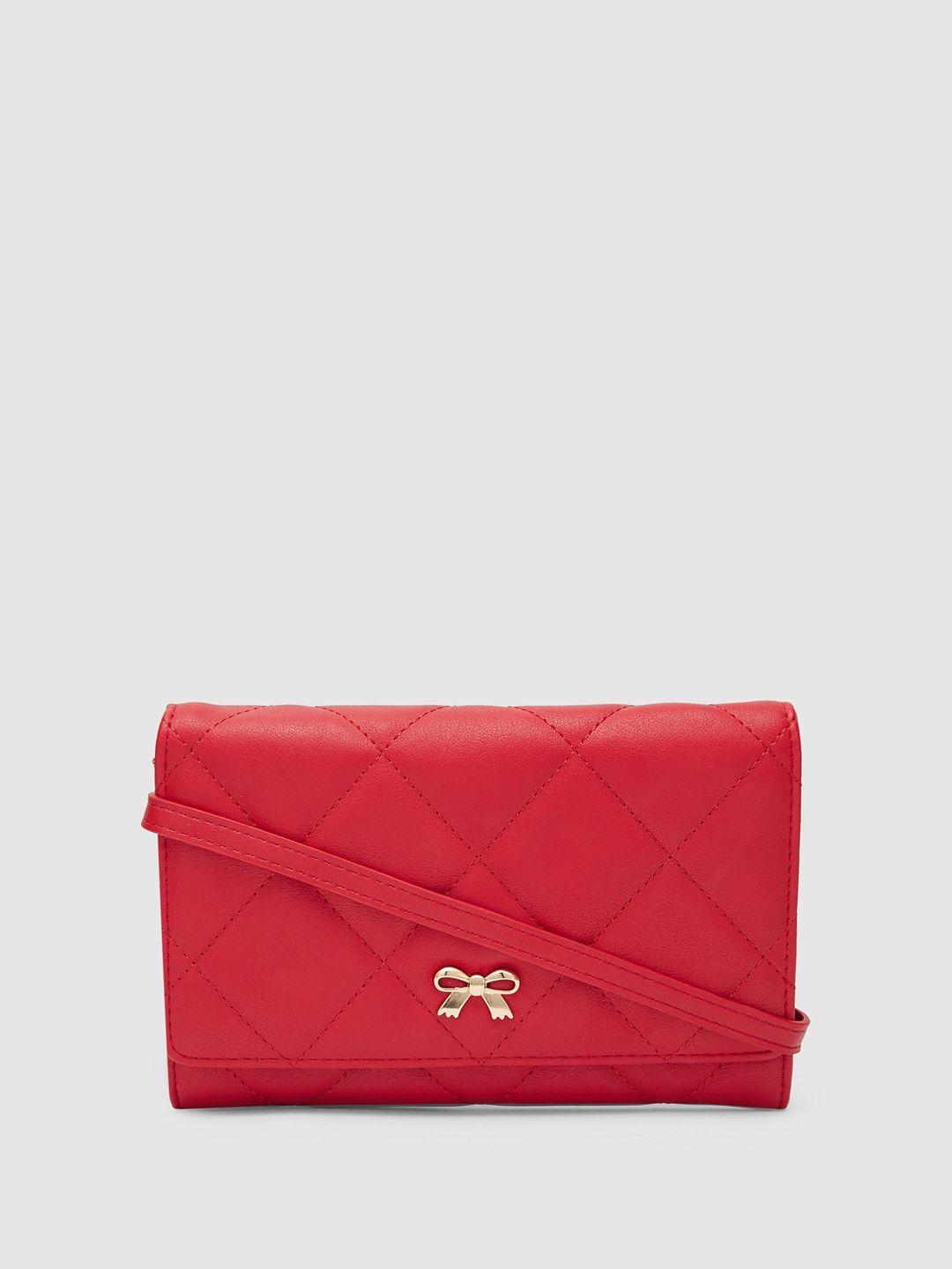 globus red textured quilted sling bag