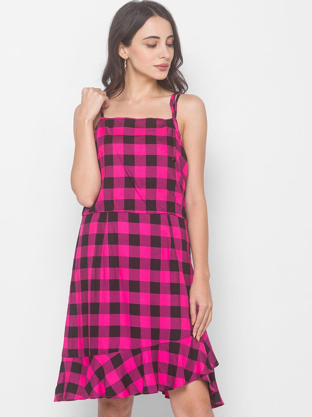 globus woman pink checked dress