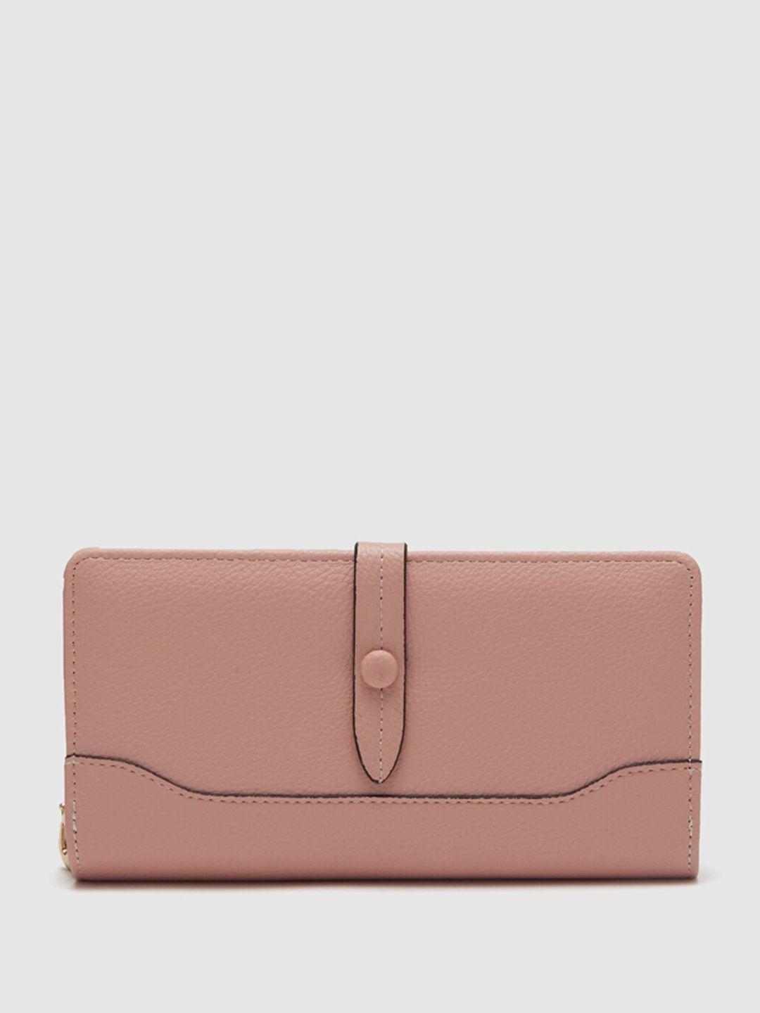 globus women nude textured zip around wallet