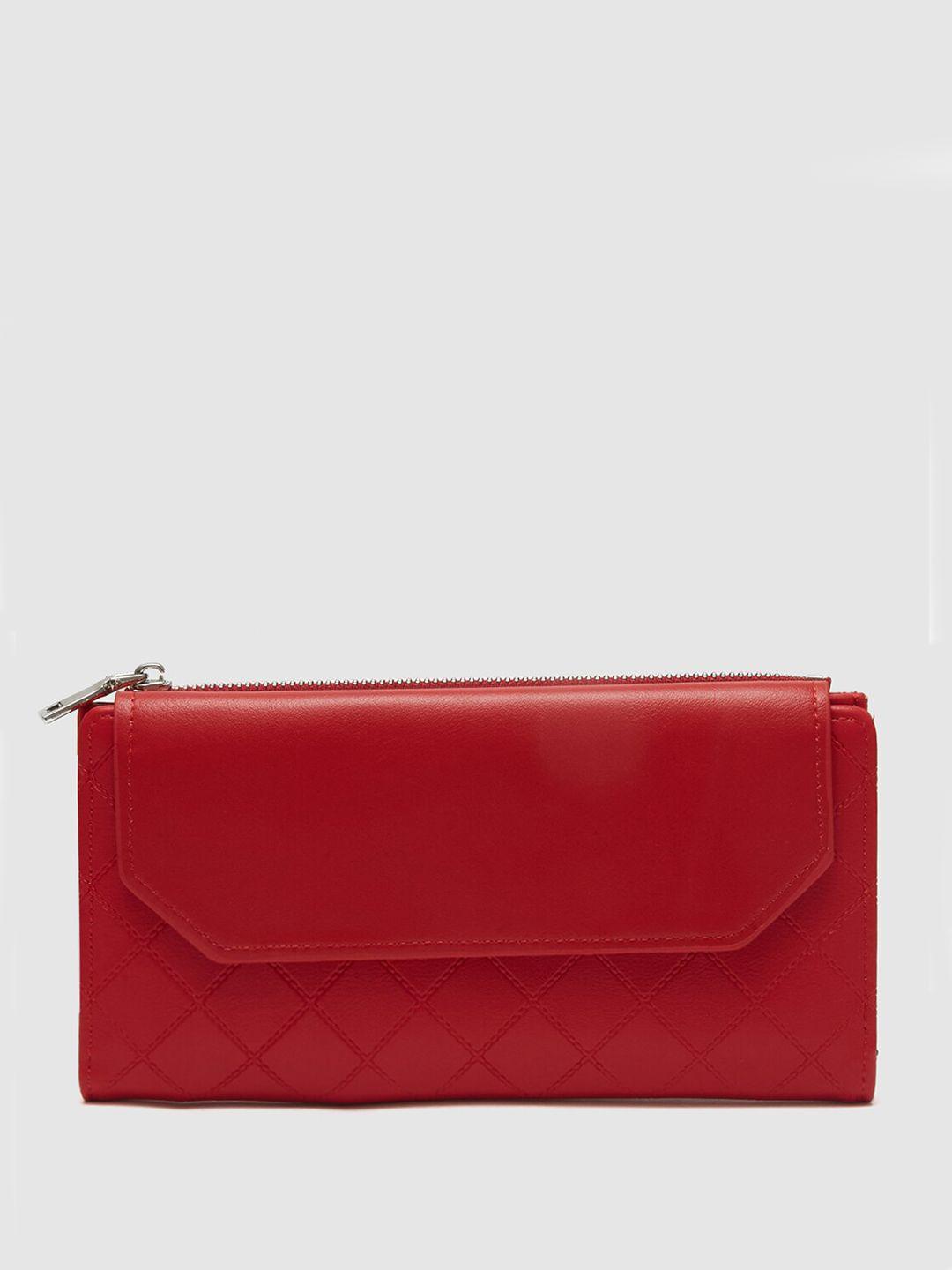 globus women red textured envelope wallet