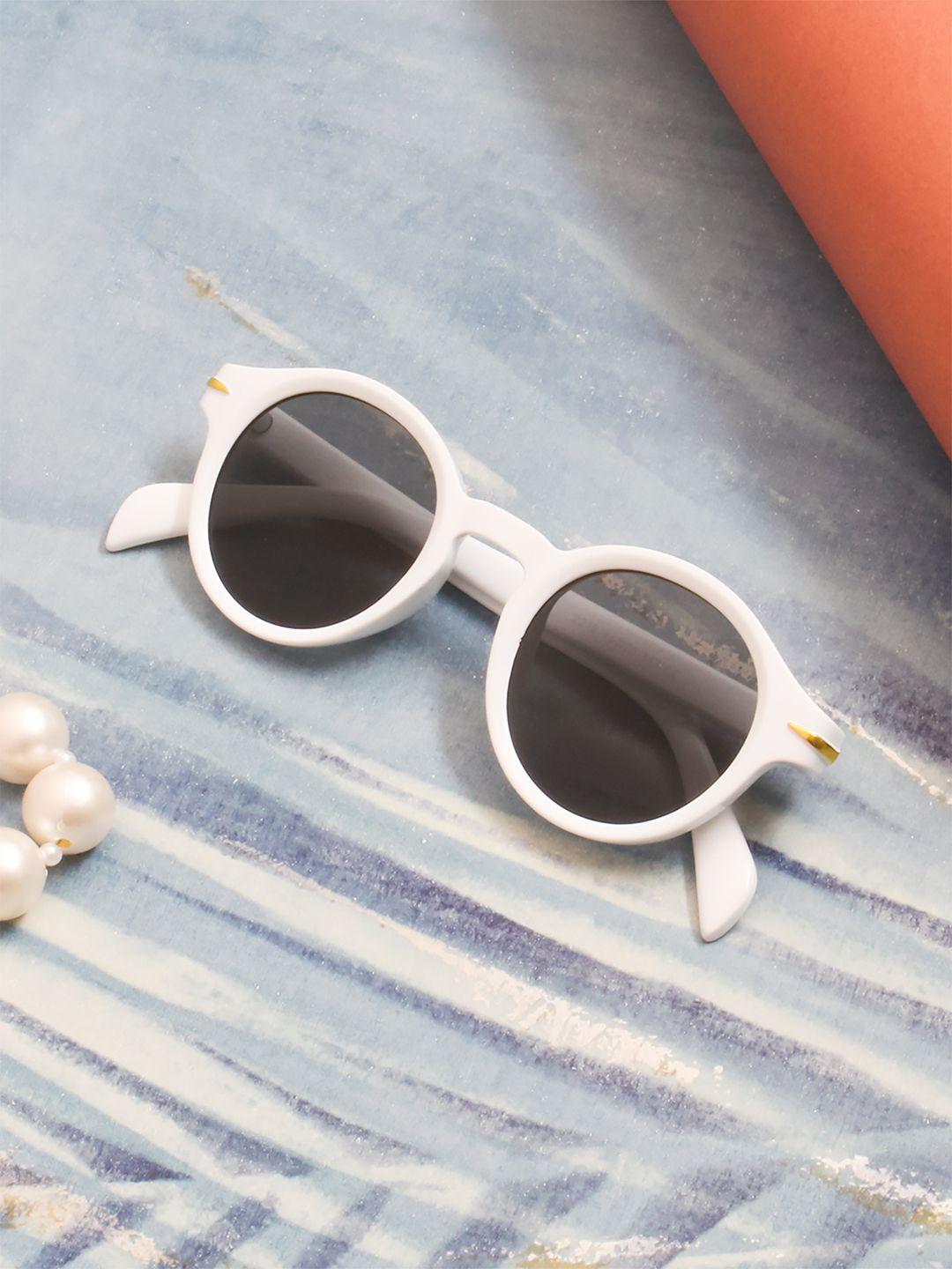 gold berg unisex black lens & white round sunglasses with uv protected lens