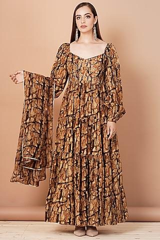 gold & brown printed gown with stole