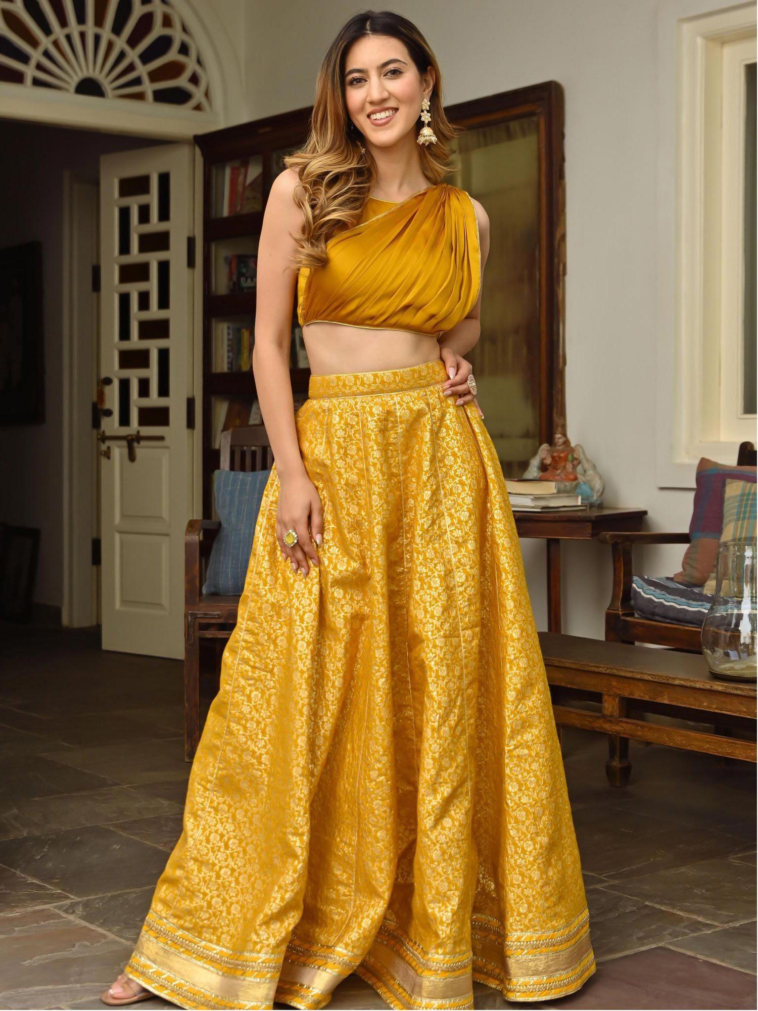 gold brocade lehenga (set of 2)