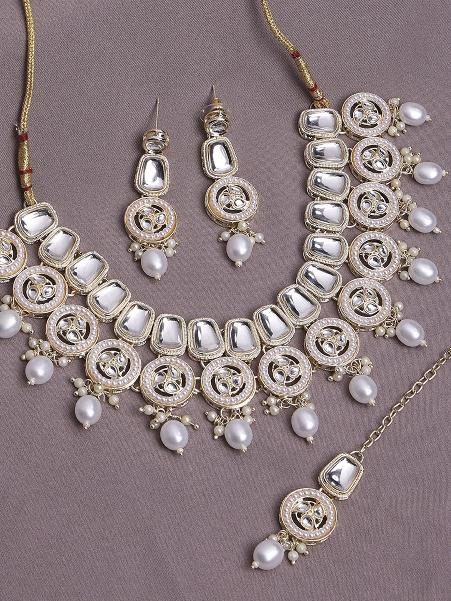 gold kundan & pearls necklace set with drop earrings & maangtikka