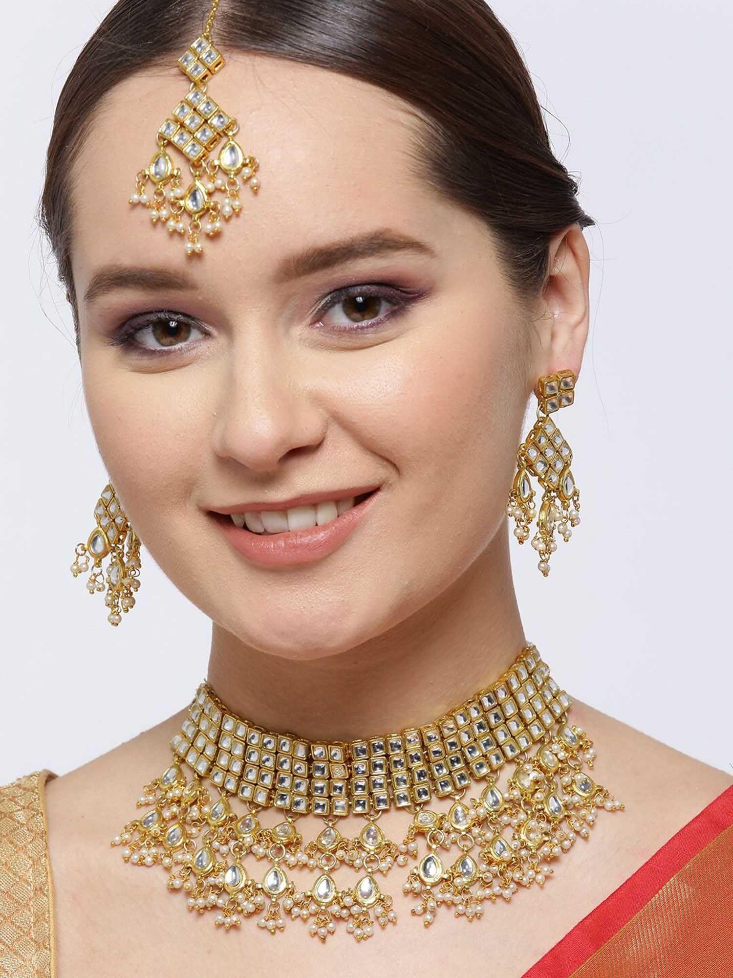 gold kunuz kundan choker necklace with earrings and mangtikka (set of 3)