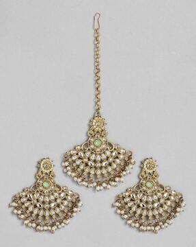 gold-plated kundan earrings with maang-tikka