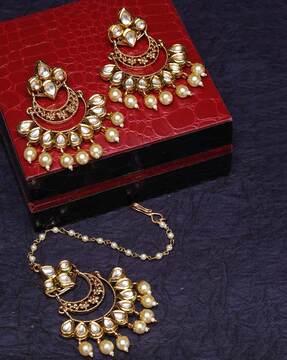 gold-plated kundan-studded maang tikka with earrings