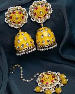 gold-plated kundan-studded mang tikka with earrings