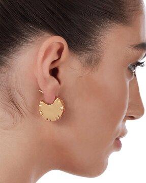 gold pleated studs earrings