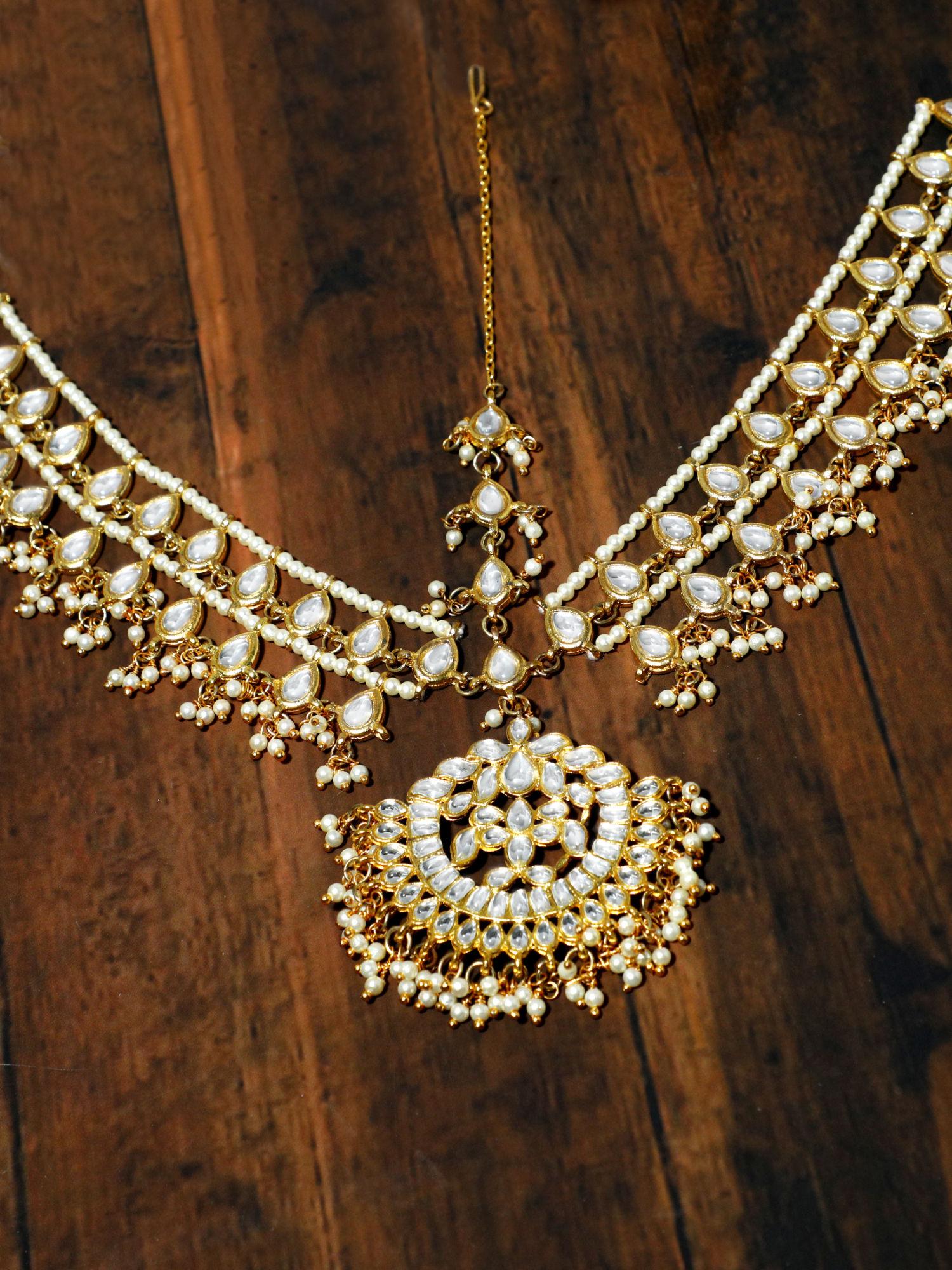 gold-tone multi-layered kundan mathapatti with pearl beads