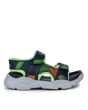 graphic print sandals with velcro fastening