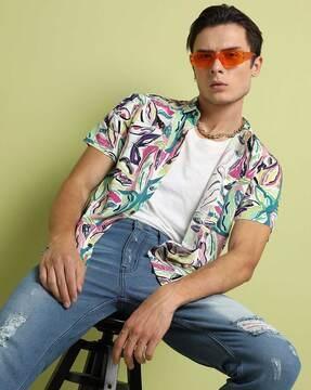 graphic-print-shirt-with-spread-collar