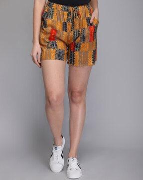 graphic mid-rise shorts