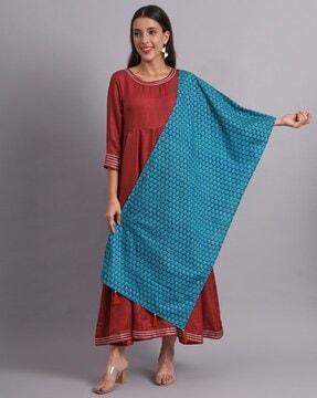 graphic print dupatta with tassels