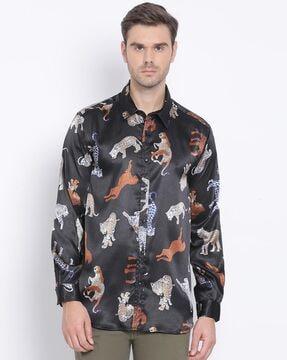 graphic print shirt with curved hemline