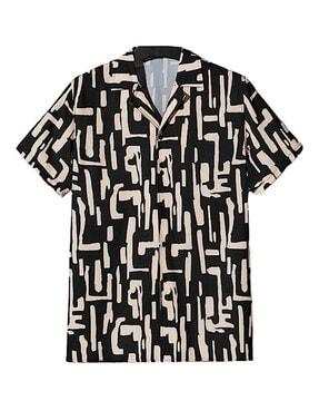 graphic print shirt with spread collar